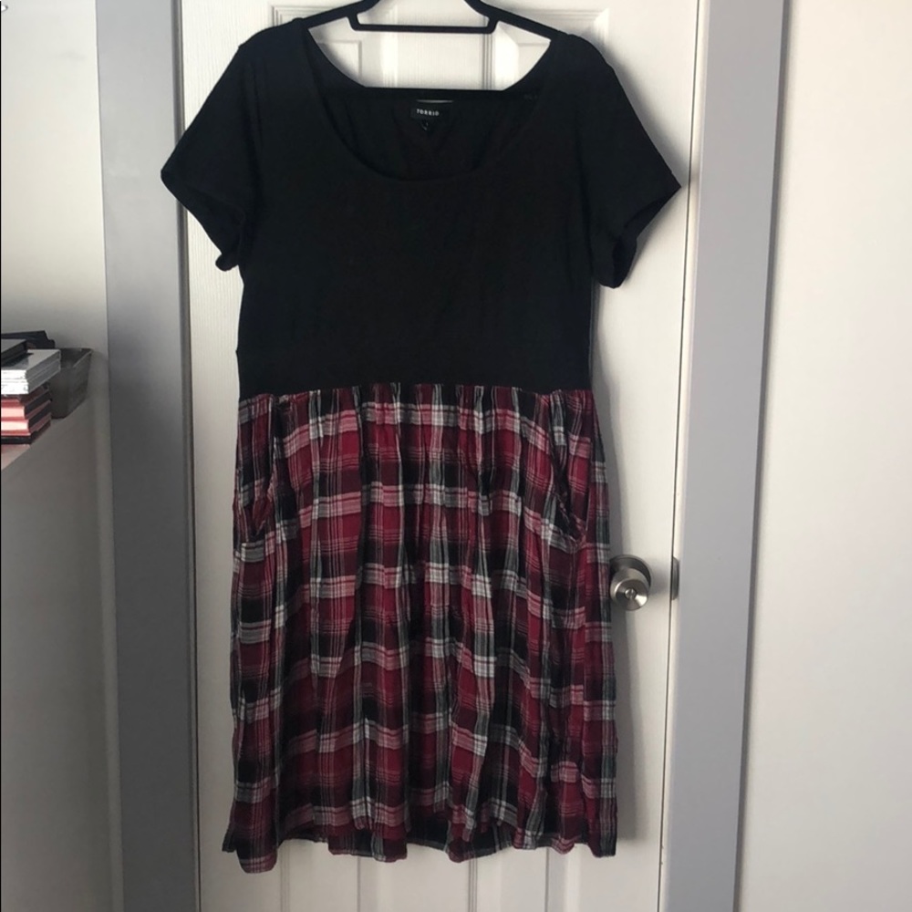 Torrid 1x black and plaid dress w/ pockets